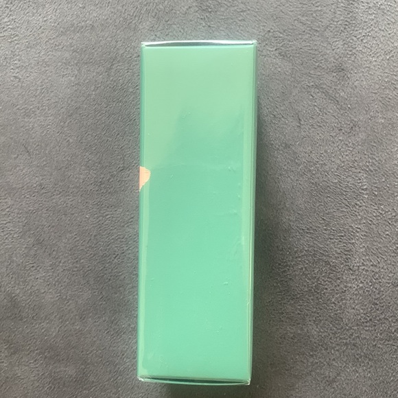 La Mer brand New the lifting Serum never opened still in plastic wrap.Full size - Picture 5 of 6